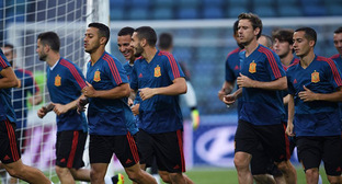 Игроки сборной Испании во время осмотра стадиона Фишт в Сочи. Фото: Sputnik / Vladimir Astapkovich
 https://sputnik-georgia.ru/Fifa_news/20180615/240872394/Portugalija-Ispanija-prognoz-na-match-ChM-po-futbolu.html