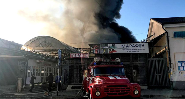 Пожар на рынке в Нальчике. 16 апреля 2018 г. Фото: Пресс-служба МЧС по Кабардино-Балкарии
