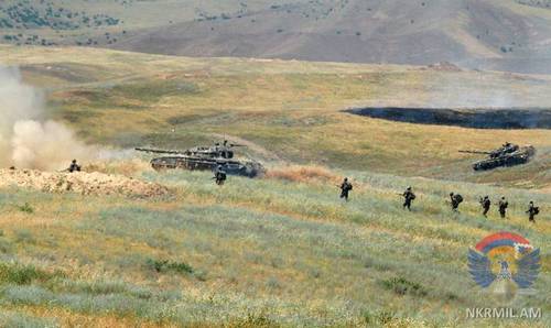 Армянские военные. Фото пресс-службы Минобороны Нагорного Карабаха. http://www.nkrmil.am/uploads/Zoravarjutyun_23.06.18_1.5b2de7131e661.JPG