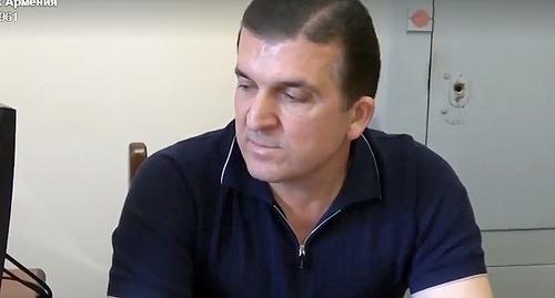 Вачаган Казарян после задержания. Фото: скриншот видео Youtube канала NewsamChannel.