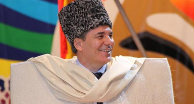 Арсен Каноков в национальном костюме. Фото предоставлено пресс-службой Канокова. vk.com/arsen_kanokov