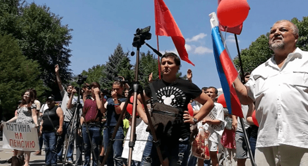 Кадр видео "Итоговая резолюция митинга 1 июля в Краснодаре" пользователя Антона Смертина на YouTube.