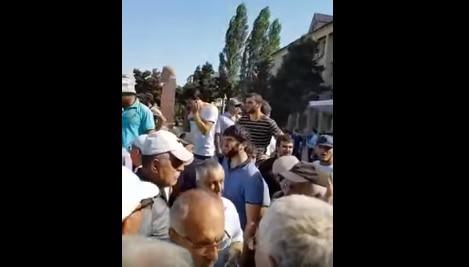 Стихийный митинг жителей Избербаша. 3 июля 2018 года. Скриншот с видео https://www.youtube.com/watch?v=98e1eqcGvNA