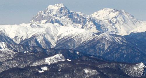Гора Фишт (слева). Фото Sergei Kazantsev https://ru.wikipedia.org/wiki/Фишт 