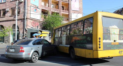 ДТП на улицах Еревана. Фото Тиграна Петросяна для "Кавказского узла"