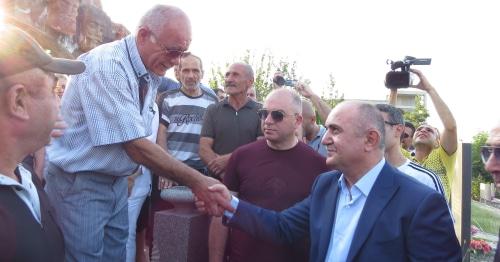 Самвел Бабаян встречается со своими сторонниками в Степанакерте 10 июля 2018 года. Фото Алвард Григорян для "Кавказского узла".
