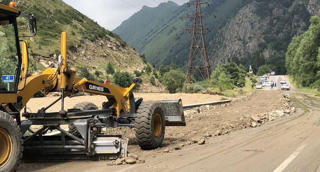 Дорожные работы на трассе Прохладный - Баксан - Эльбрус. Июль 2018 года. Фото пресс-службы Упрдор "Кавказ", http://26fkukavkaz.ru/news/330