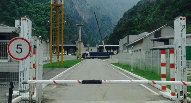 КПП "Верхний Ларс". Фото Ахмеда Альдебирова для "Кавказского узла"