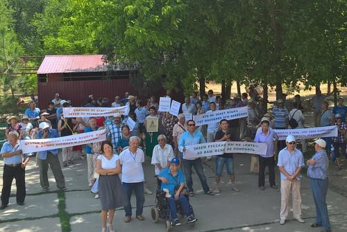 Участники митинга против законопроекта о добровольном изучении национальных языков. Элиста, 14 июля 2018 года. Фото Бадмы Бюрчиева для "Кавказского узла".