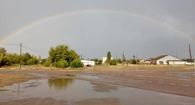 Радуга над поселком Клетский Среднеахтубинского района Волгоградской области после сильного ливня 15 июля 2018 г. Фото Вячеслава Ященко для "Кавказского узла"