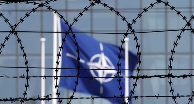 Флаг НАТО. Фото: REUTERS/Christian Hartmann