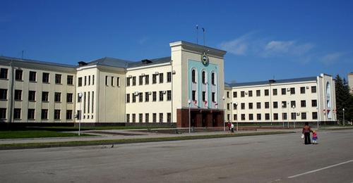 Дом правительства Карачаево-Черкесии. Фото: Irene_Z at Flickr.Com © Фото Юга