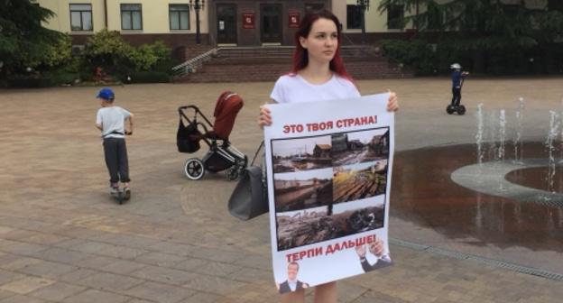 Ирина Лютова на одиночном пикете в Сочи 5 мая 2018 года. Фото Веры Ивановой