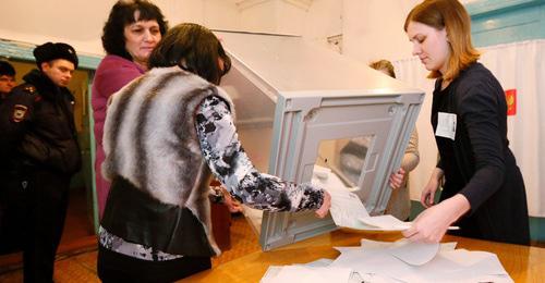 Пересчет голосов на одном из избирательных участков. 18 марта 2018 г. Фото: REUTERS/Ilya Naymushin