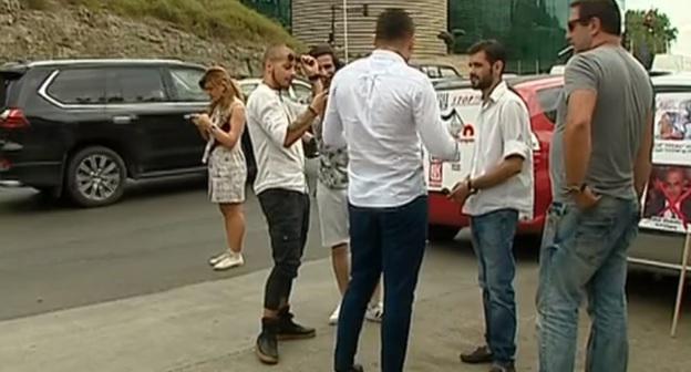 Акция протеста автомобилистов в Тбилиси против повышения цен на топливо. Скриншот с видео телеканала Rustavi-2 http://rustavi2.ge/ka/news/109588 
