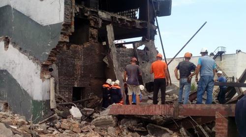 Обрушение стены здания на территории закрытой шахты в Ростовской области. Фото предоставлено "Кавказскому узлу" очевидцем