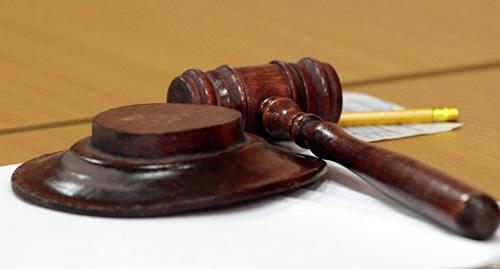 Молоток судьи. Фото: Sputnik / Maxim Bogodvid
https://sputnik-georgia.ru/incidents/20180725/241507995/Ubivshij-grabitelja-policejskij-otpravlen-v-predvaritelnoe-zakljuchenie.html