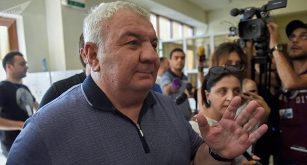 Юрий Хачатуров. Фото © Sputnik / Asatur Yesayants

https://ru.armeniasputnik.am/politics/20180728/13514013/sud-prinyal-reshenie-genseka-odkb-vypustyat-pod-zalog.html