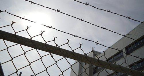 Тюремное ограждение Фото  Pixabay
