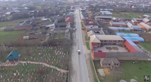 Чеченское село Гелдаган. Скриншот с видео https://www.youtube.com/watch?v=ojnsB9cSIT0