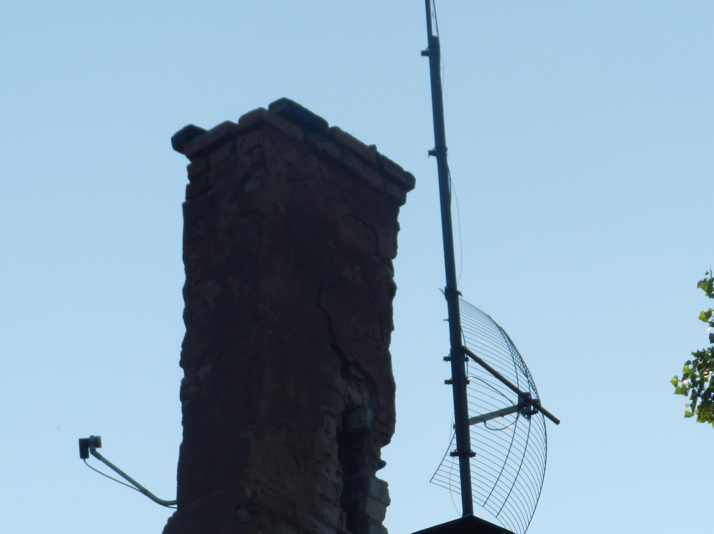 Разрушенный дымоход. Волгоград, август 2018 года. Фото Татьяны Филимоновой для "Кавказского узла"