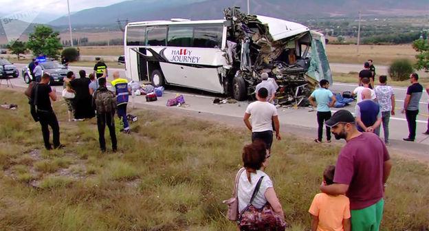 Последствия ДТП на автомагистрали Тбилиси-Сенаки-Лесилидзе у села Ферма © Sputnik / STRINGER  https://sputnik-georgia.ru/incidents/20180804/241614165/Strashnoe-DTP-v-Vostochnoj-Gruzii-novye-podrobnosti.html