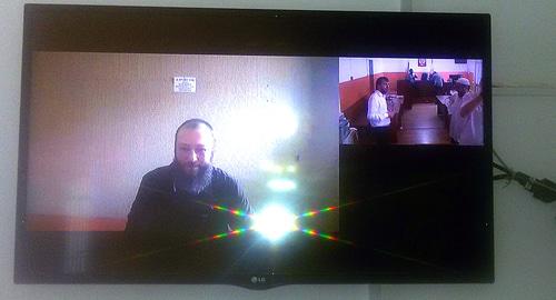 Экран трансляции судебного заседания по делу Магомеда Хазбиева. Фото Умар Йовловой для "Кавказского узла"