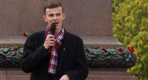 Данил Пеньжин на митинге КПРФ 22 апреля 2018 года у памятника Ленину выступает за возвращение выборов мэров городов. Фото Светланы Кравченко для "Кавказского ухла"