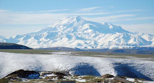 Гора Эльбрус, Россия. Фото JukoFF, https://ru.wikipedia.org/wiki/Эльбрус