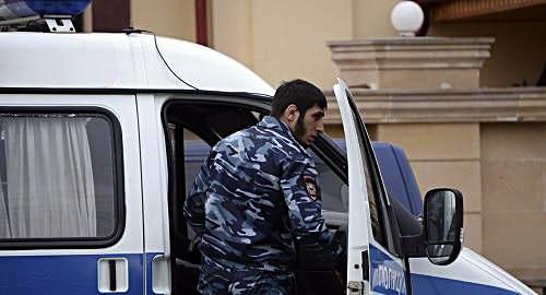 Сотрудник МВД Чечни в Грозном. Фото: REUTERS / Said Tsarnayev