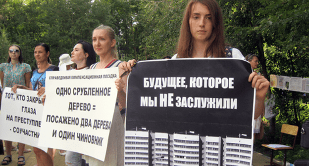 Акция против вырубки рощи в Ростове-на-Дону. 5.08.2018 г. Фото Константина Волгина для "Кавказского узла"