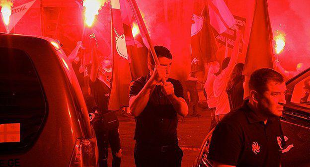 Участники марша грузин в Тбилиси. Фото: Sputnik / STRINGER https://sputnik-georgia.ru/sport/20180829/241886481/Gruzinskij-marsh-protiv-futbolista-akcija-na-matche-Gruzija-Latvija.html