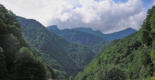 Горы в Северной Осетии. Фото: User:Скампецкий https://ru.wikipedia.org/