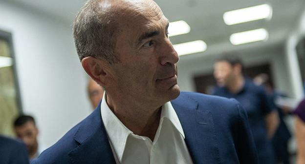 Роберт Качарян. Фото © Sputnik / Asatur Yesayants
https://ru.armeniasputnik.am/politics/20180904/14244201/kocharyan-ne-smozhet-pokinut-armeniyu---sledstvie-ustanovilo-meru-presecheniya.html