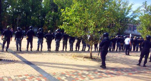 Полицейское оцепление в Краснодаре. 9 сентября 2018 года. Фото Анны Грицевич для "Кавказского узла"