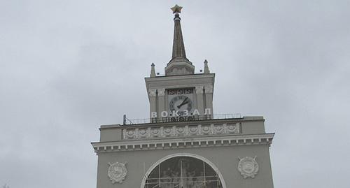 Часы на здании железнодорожного вокзала. Волгоград. Фото Вячеслава Ященко для "Кавказского узла"