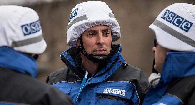 Сотрудники ОБСЕ во время мониторинговой миссии. 
Фото OSCE Special Monitoring Mission / OSCE SMM monitoring

