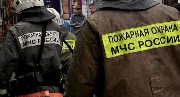 Сотрудники МЧС. Фото: Владимир Аносов / Югополис