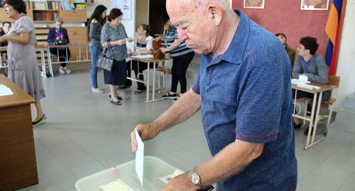 Голосование на избирательном участке в Ереване, 23 сентября 2018 года. Фото Тиграна Петросяна для "Кавказского узла".