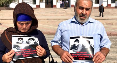 Родители убитых братьев Гасангусейновых. 24 сентября 2018 год. Фото Патимат Махмудовой для "Кавказского узла".