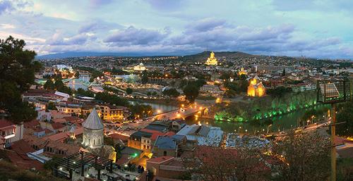 Тбилиси. Фото: Vladimer Shioshvili - Flickr: Tbilisi sunset https://ru.wikipedia.org