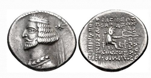 Серебряная монета с портретом Митридата III, 57-54 гг. н.э. Монета такого типа пропала 27 сентября 2018 года из музея Тигранакерта. Фото с электронного аукциона.  https://www.cngcoins.com/Coin.aspx?CoinID=190499