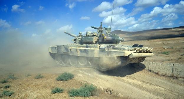 Азербайджанский танк. Фото пресс-службы Минобороны Азербайджана. https://mod.gov.az