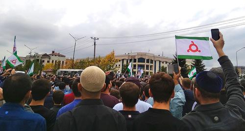 Митинг перед Парламентом Ингушетии 04.10.2018.Фото Умара Йовлоя для "кавказского узла"