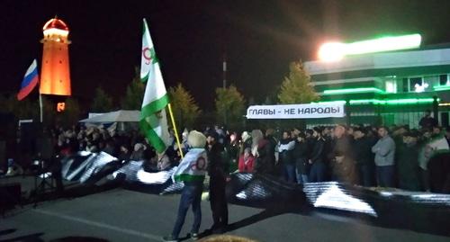 Фотографии с митинга в Магасе, ночь 11 октября. Фото Умар Йовлой для "Кавказского узла"