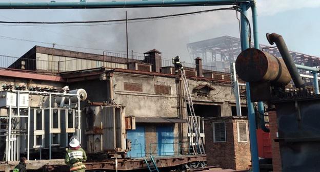 Пожар на заводе "Электроцинк" во Владикавказе. Фото ГУ МЧС по Северной Осетии http://15.mchs.gov.ru/