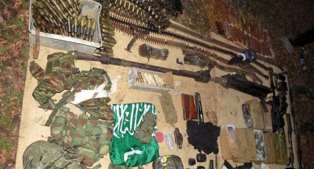 Схрон с оружием . Фото http://nac.gov.ru/kontrterroristicheskie-operacii/v-ingushetii-obnaruzhen-banditskiy-shron-s.html