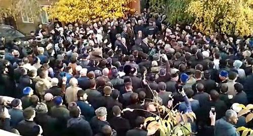 Визит Рамзана Кадырова в Карабулак. 26 октября 2018 г. Кадр из видео пользователя Events https://www.youtube.com/watch?v=ywxRKBPDaJ0
