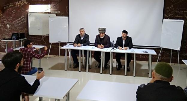 Участники пресс-конференции Ингушского комитета национального единства, 28 октября 2018. Фото Умара Йовлоя для "Кавказского узла".