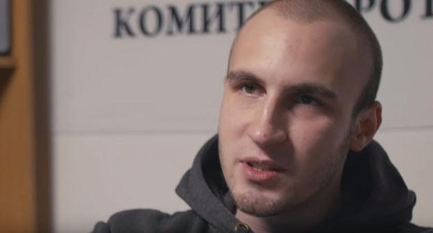 Мурад Амриев. Кадр из видео пользователя ProtivPytok https://www.youtube.com/watch?v=MhQMW-JaEBY
